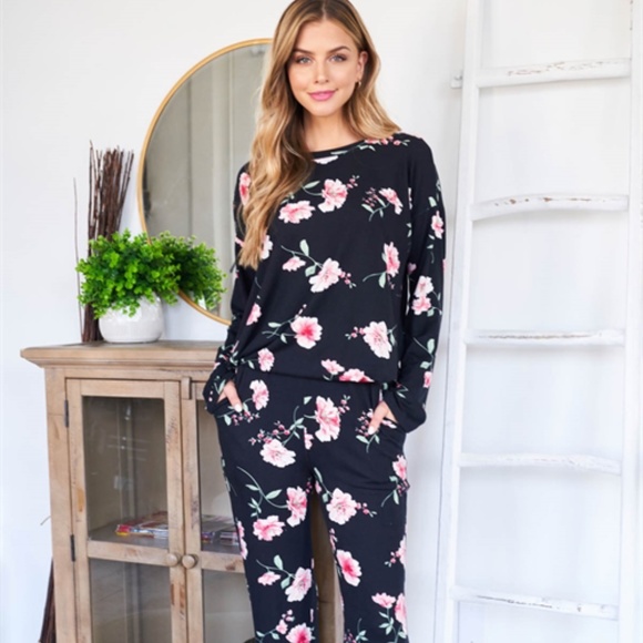 2 Pc Set Black Floral top & Bottom - Picture 5 of 11